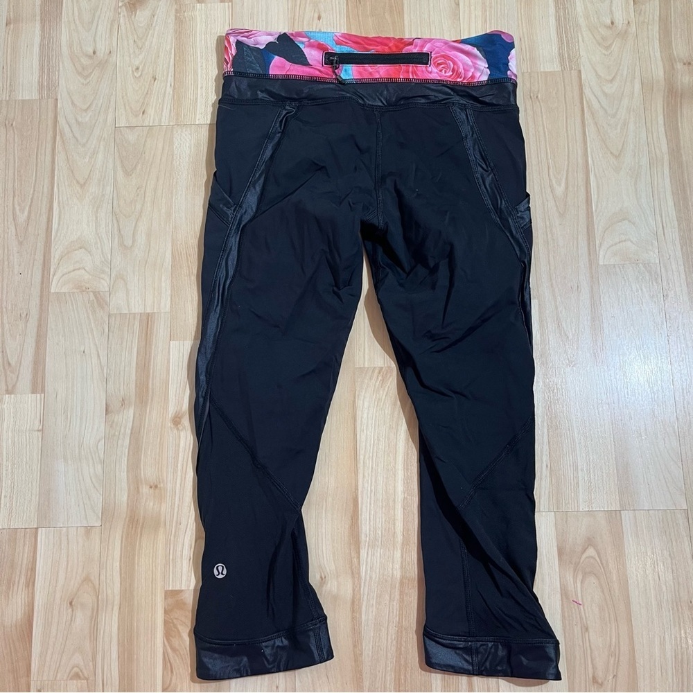 Lululemon Secret Garden Chase Me Crop II Womens Yoga Leggings Black/Floral Sz 4